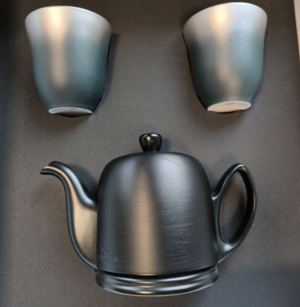 Подарочный набор чайник SALAM BLACK MAT FINISH  на 4 чашки + 2 чашки Illusion 250 мл.,, арт.216410/2